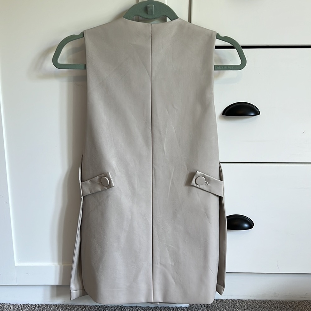 DREW•VEST - Picture 4 of 4